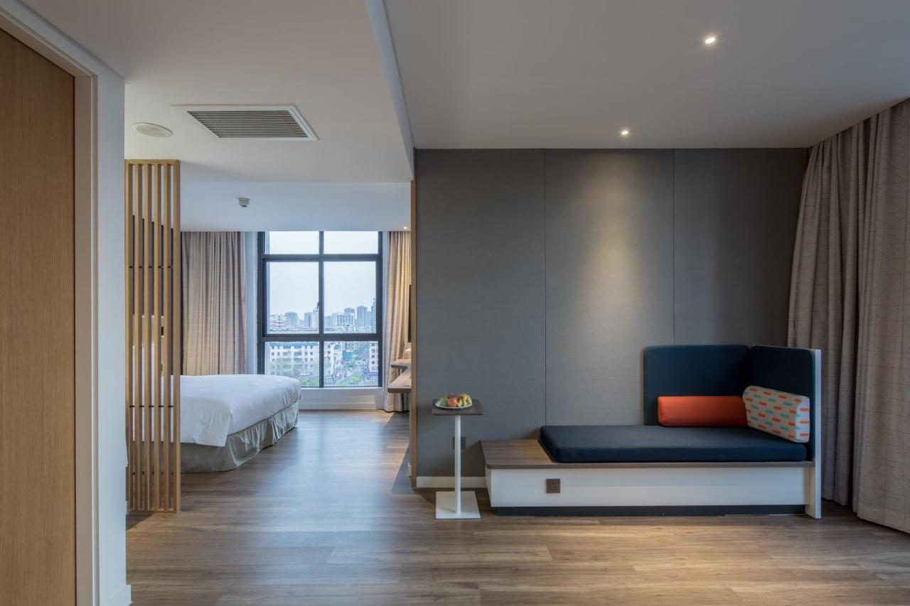 Holiday Inn Express Haining City Center, An Ihg Hotel Exterior foto